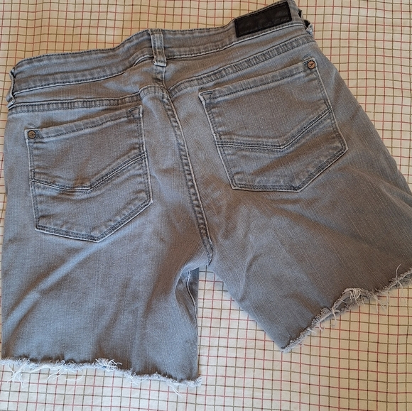 Low-rise ONeill) stretchy cut-offs - Picture 2 of 8